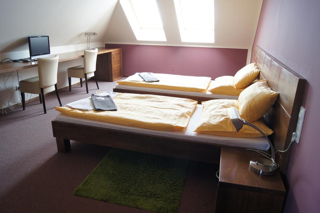 Pension Inspirace A Wellness Self Check-In Kolín 객실 사진